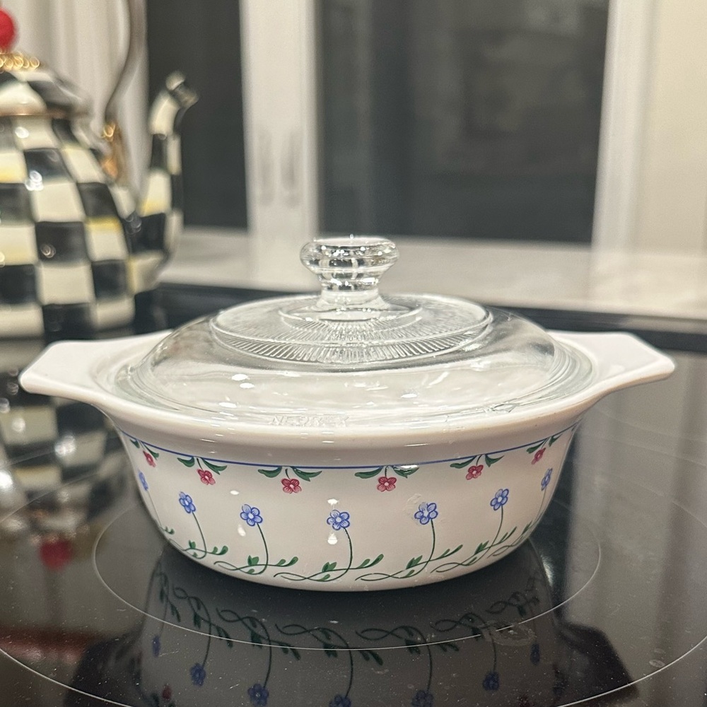 Mikasa Fire & Ice BALI HAI AA002 2.5 Qt. Round Covered Casserole